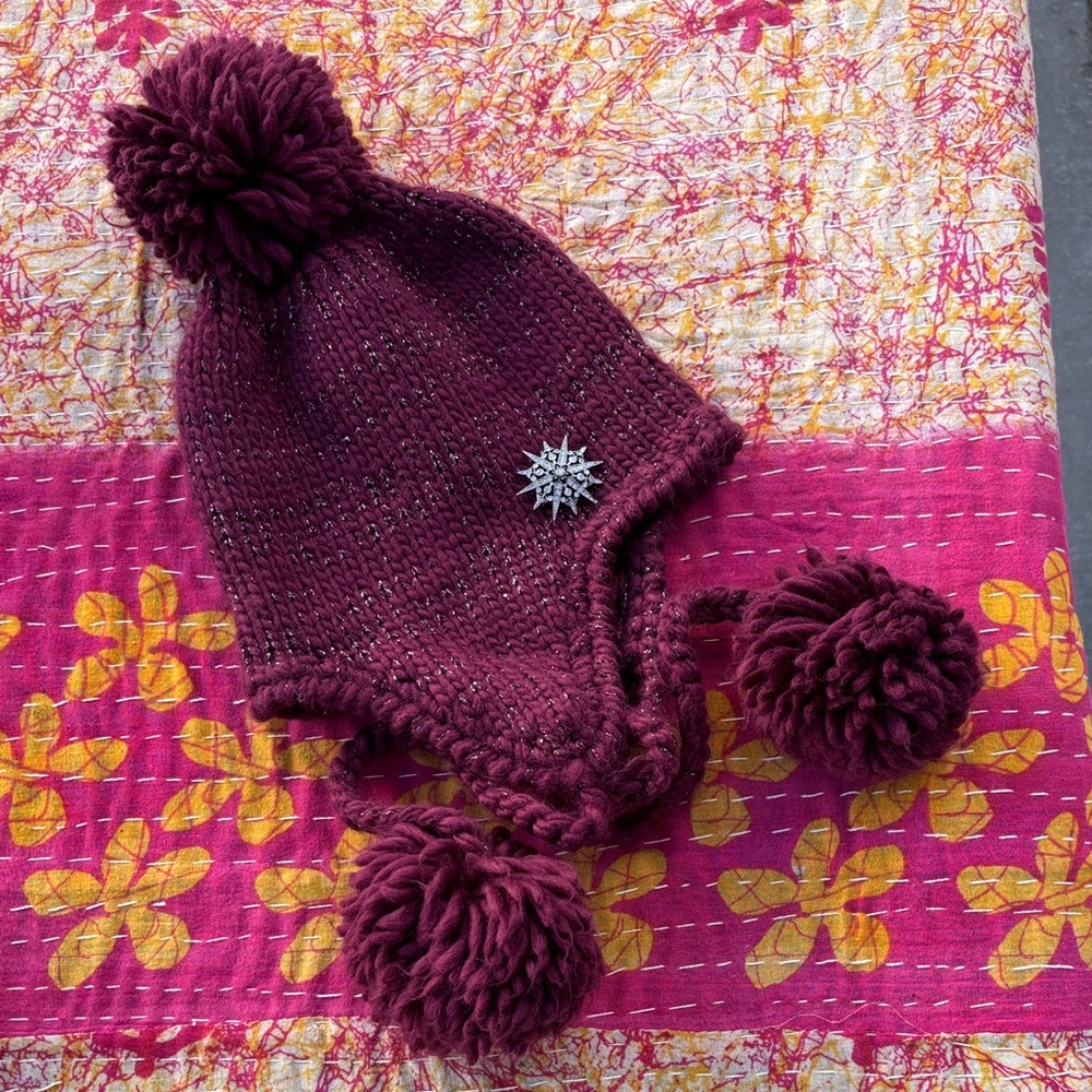 Chloe + Isabel Berry Pom-Pom Beanie with Starburst Removable Pin & Knit Gloves